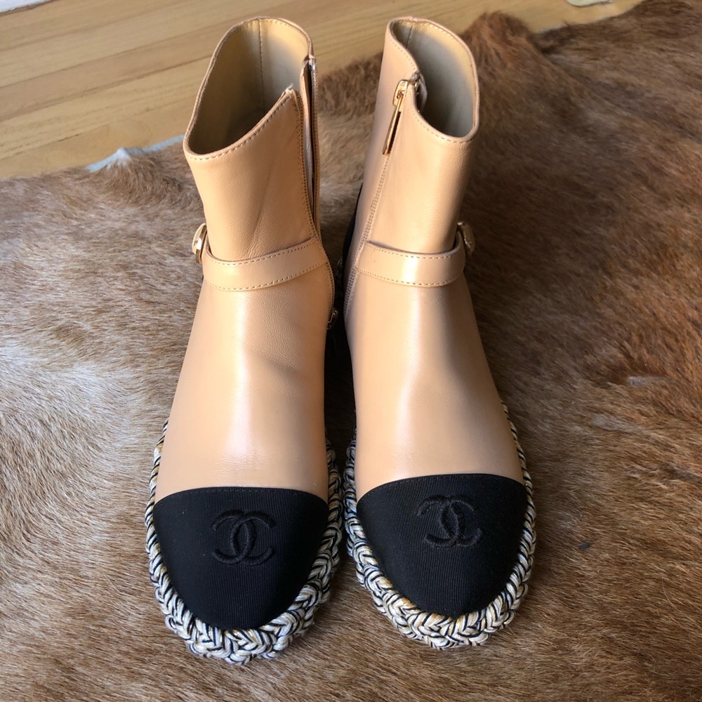Chanel Beige and Black leather CC stitch logo Ankle Boots size 38